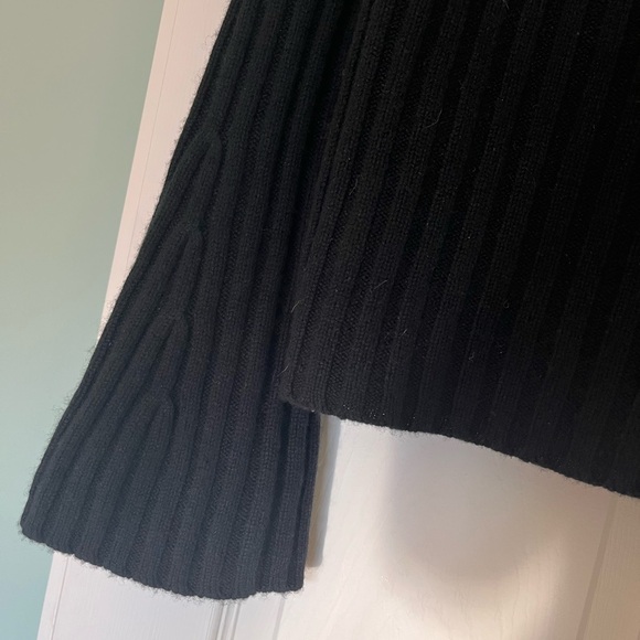 Banana republic women’s cashmere ribbed v neck black size L long bell sleeves - Picture 4 of 8